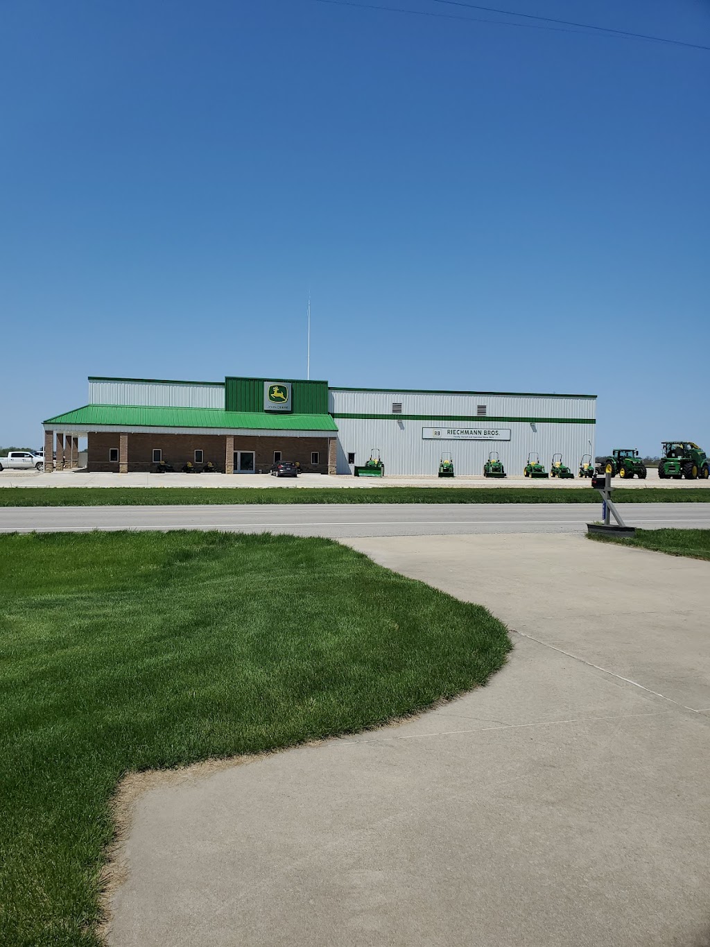Riechmann Bros. LLC | 1710 N 4th St, Breese, IL 62230, USA | Phone: (618) 526-2082