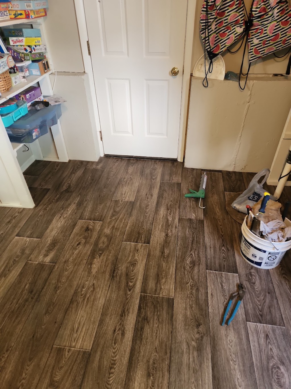 Waukegan Floors and More Inc. | 100 S Genesee St, Waukegan, IL 60085, USA | Phone: (847) 445-9712