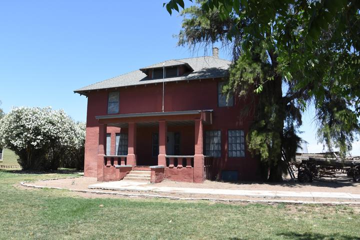 Bales Hay Farm & Ranch Feed Store | 20600 W Beloat Rd, Buckeye, AZ 85326, USA | Phone: (623) 386-2988