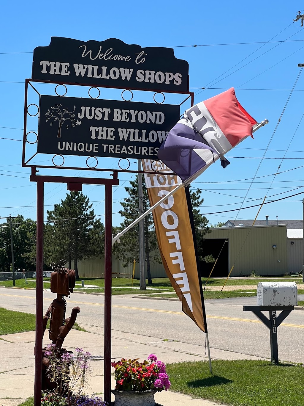 Just Beyond the Willow | 510 S Madison St, Evansville, WI 53536, USA | Phone: (608) 882-4039