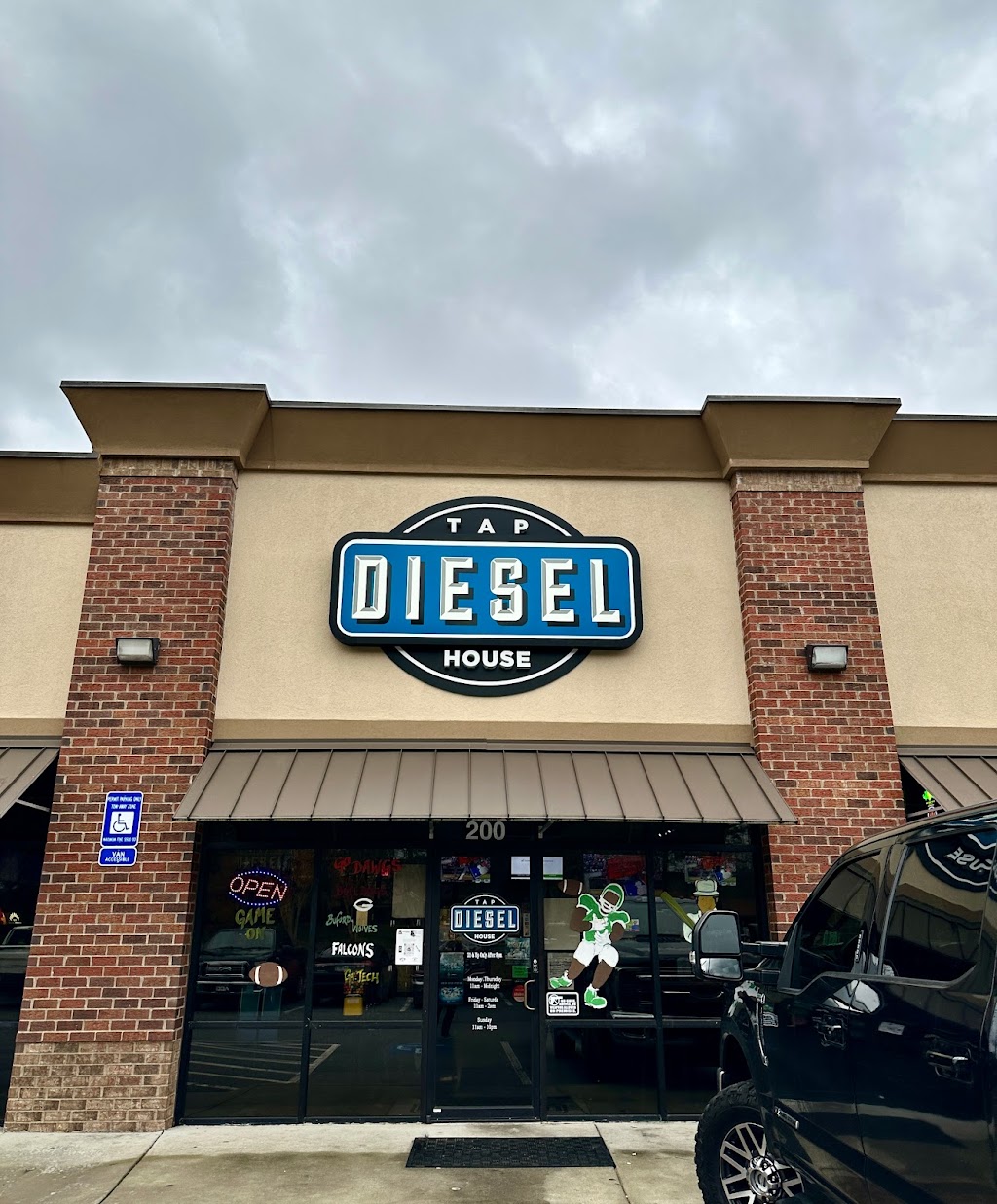 Diesel Tap House | 2669 Buford Hwy NE #200, Buford, GA 30518, USA | Phone: (470) 344-3827