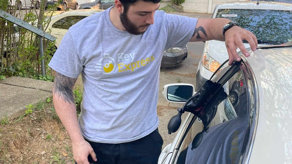 Yale KeyExpress | 23314 Valencia Blvd, Valencia, CA 91355, USA | Phone: (800) 331-9181