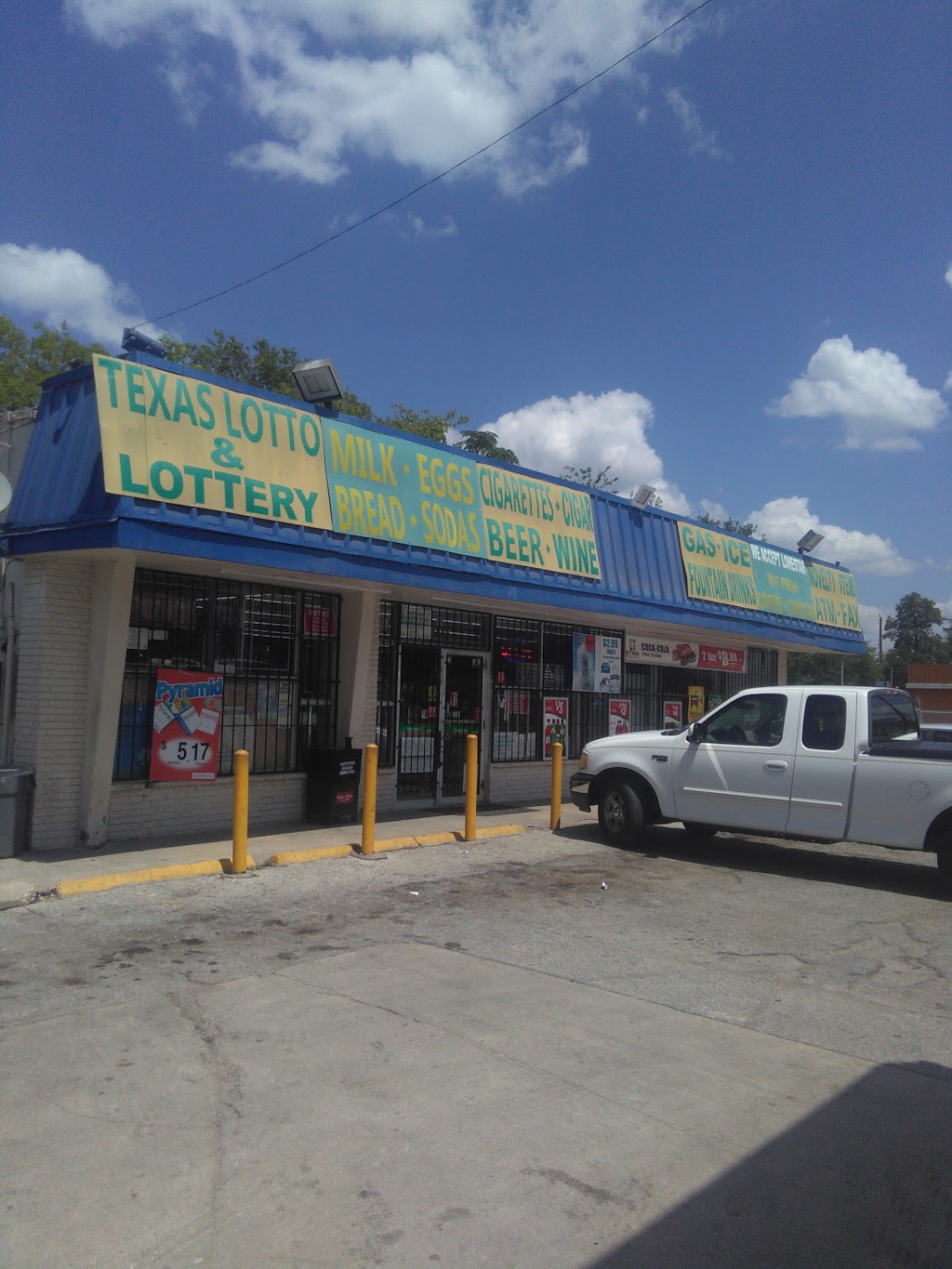 Highlife Grocery | 2122 Castroville Rd, San Antonio, TX 78237, USA | Phone: (210) 434-3315