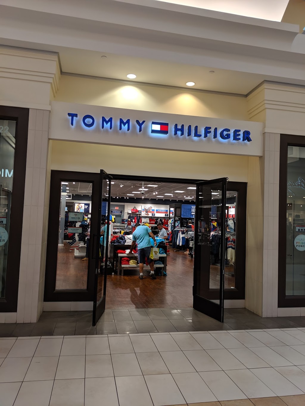 Tommy Hilfiger | 222 Opry Mills Dr Spc 222, Nashville, TN 37214, USA | Phone: (615) 800-8298