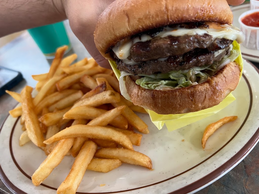 Toms Famous Burgers 12 | 282 E Mission Blvd, Pomona, CA 91766, USA | Phone: (909) 622-1107