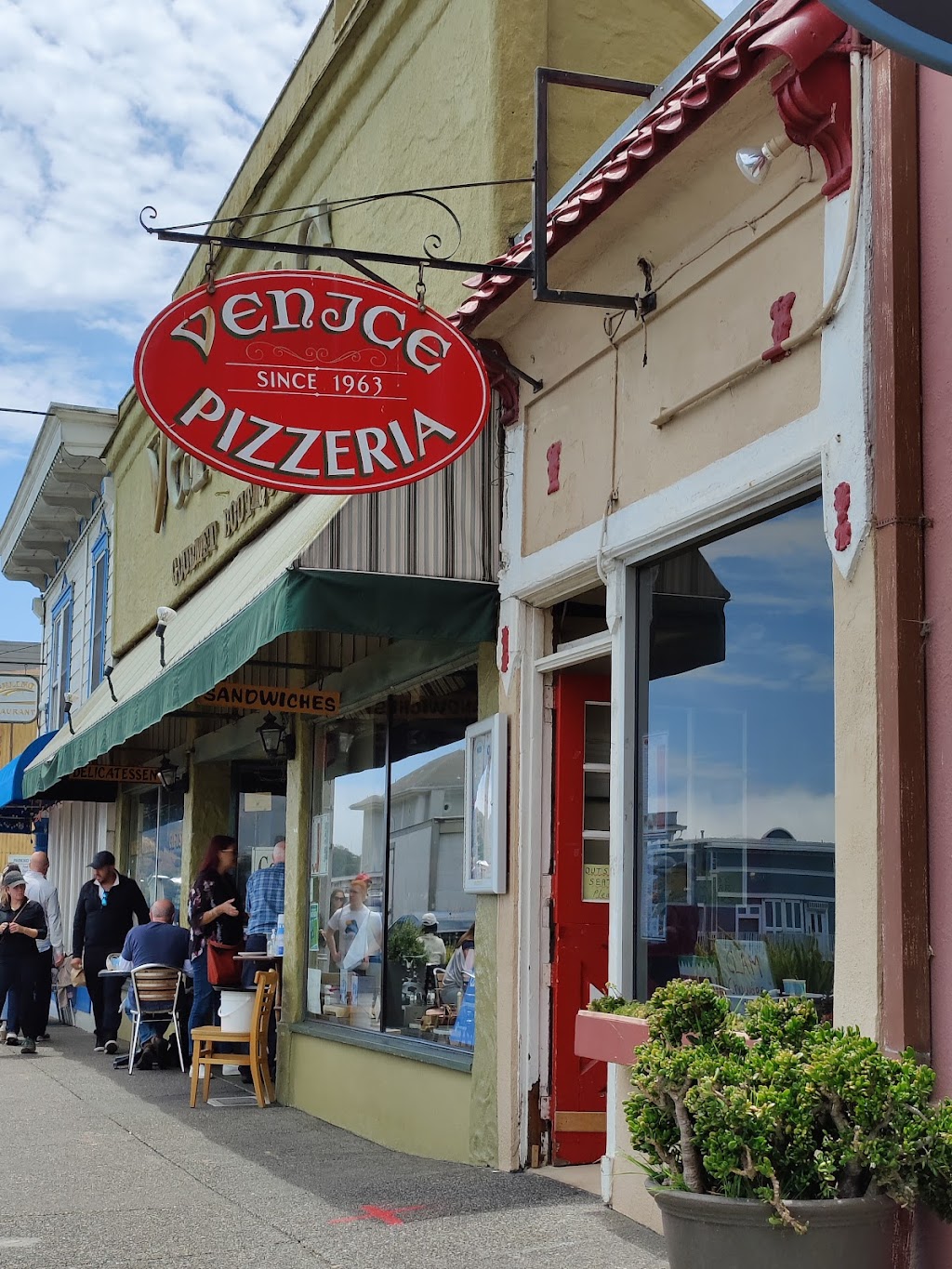 Venice Pizzeria | 629 Bridgeway, Sausalito, CA 94965, USA | Phone: (415) 332-4418