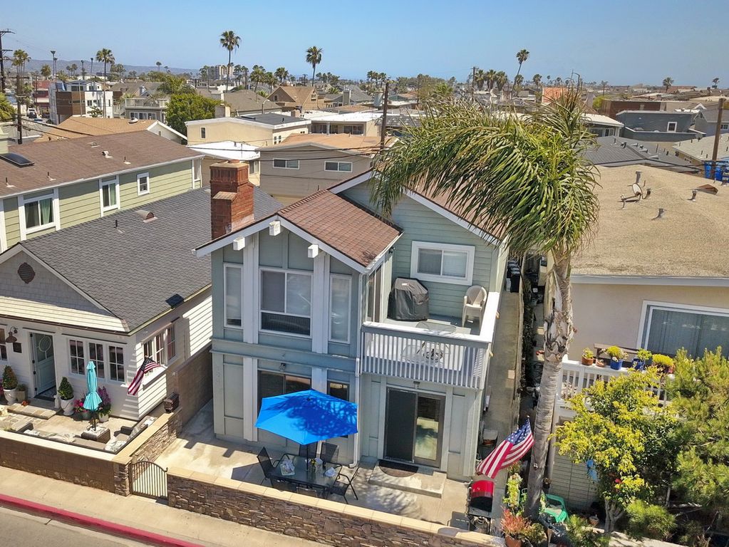 Vacation Rentals! HappiTravels Your Home by the Sea! | 124 46th St, Newport Beach, CA 92663 | Phone: (909) 489-6735