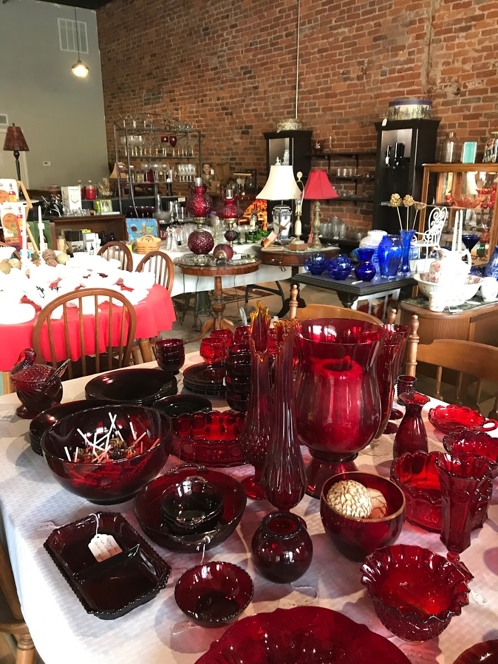 Moms Antiques and Treasures | E Pike Street (Future, Morrow, OH 45152, USA | Phone: (513) 900-9025