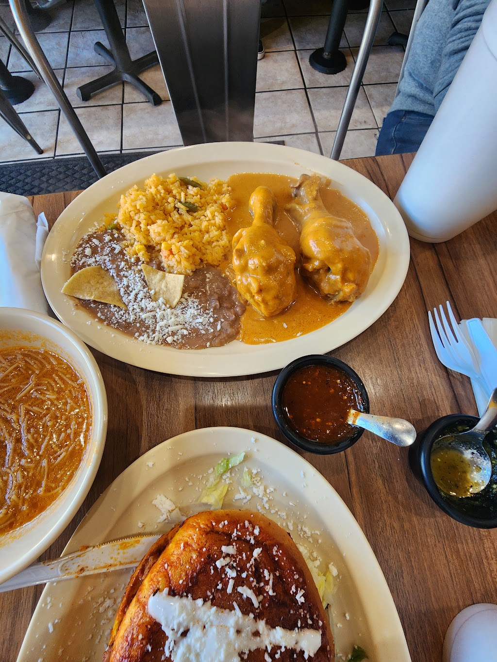 El Huarache De Dona Chela Restaurant | 10956 Main St, El Monte, CA 91731, USA | Phone: (626) 454-4024