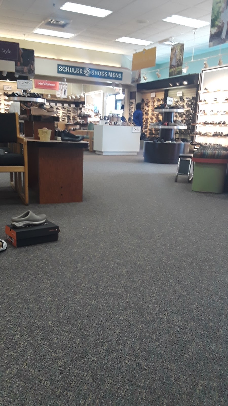 Schuler Shoes: Woodbury | 10150 Hudson Rd, Woodbury, MN 55129, USA | Phone: (651) 731-8700