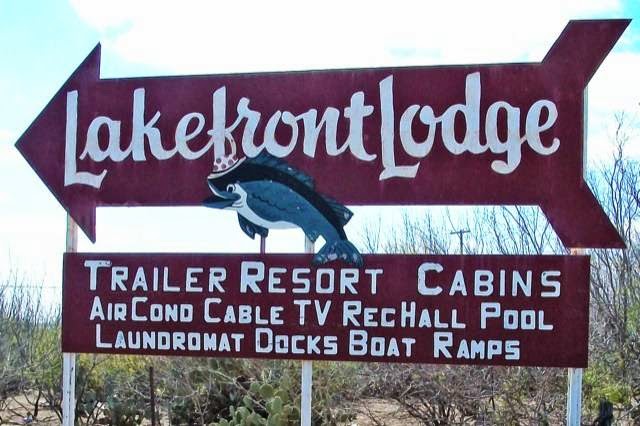 Lakefront Lodge | 493 Oak St, Zapata, TX 78076, USA | Phone: (956) 765-4346