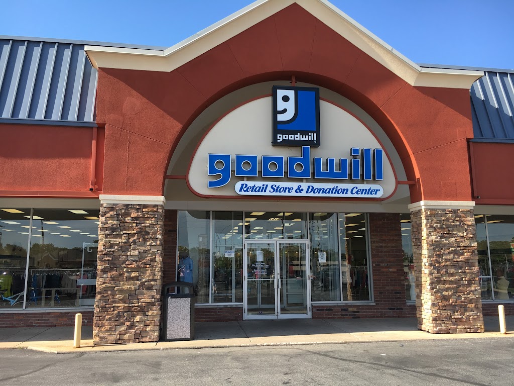 Goodwill Store and Donation Center | 11 Forum Shopping Center, Chesterfield, MO 63017, USA | Phone: (314) 576-1800