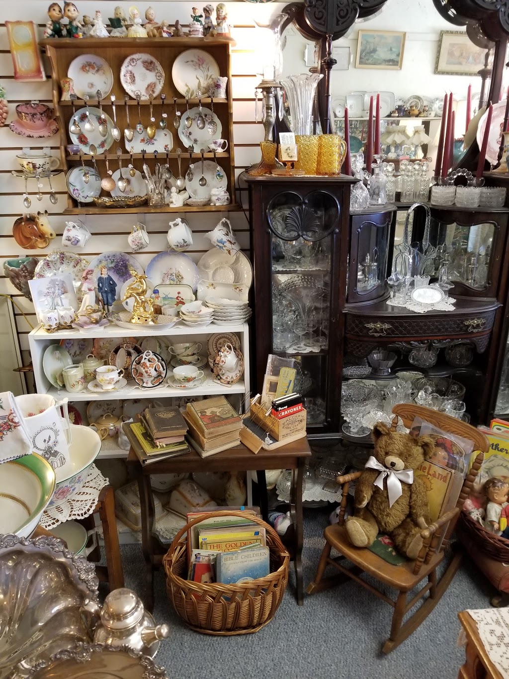 Like Mother Like Daughter Antiques | 523 W Commonwealth Ave, Fullerton, CA 92832, USA | Phone: (714) 738-3638