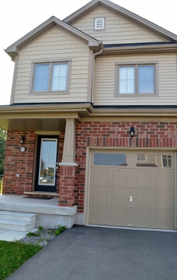 Quiet and Beautifull Home | 8685 Dogwood Cres, Niagara Falls, ON L2H 0K9, Canada | Phone: (416) 312-2386