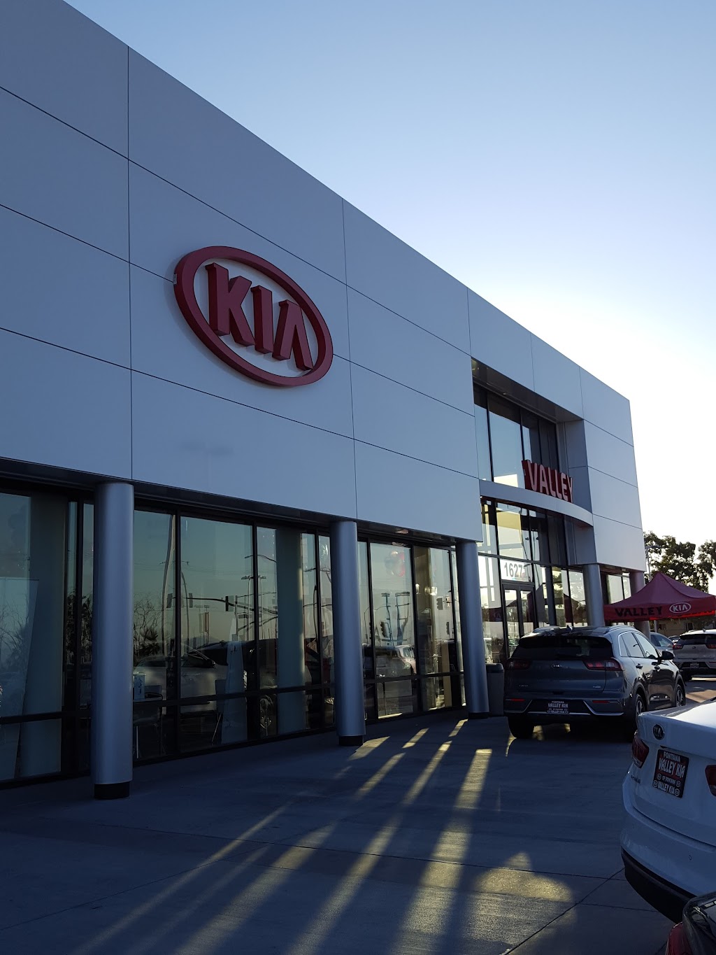 Valley Kia of Fontana | 16272 S Highland Ave, Fontana, CA 92336 | Phone: (909) 829-5978