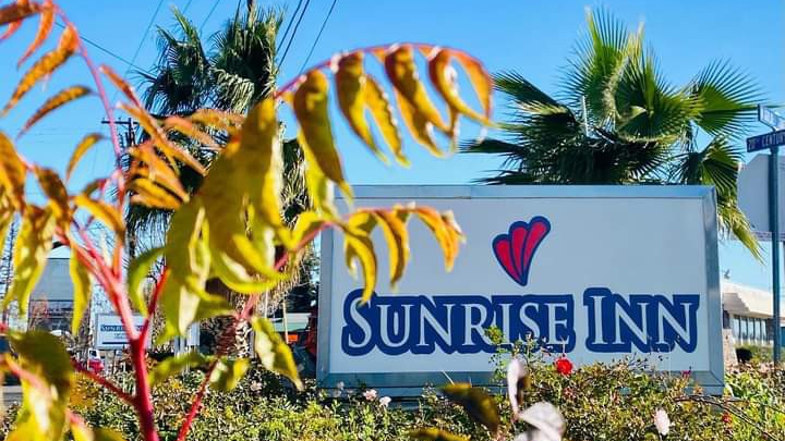 Sunrise Inn Hotel and Food Plaza | 1350 N Golden State Blvd, Turlock, CA 95380, USA | Phone: (209) 216-5586