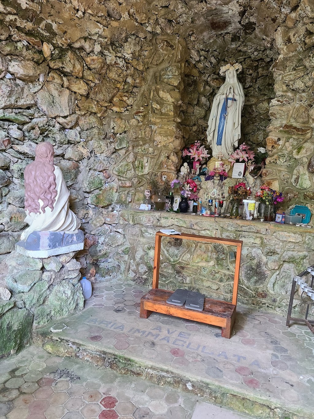 Grotto of Our Lady of Lourdes and Gethsemane Grotto | Golf Dr, San Antonio, FL 33576, USA | Phone: (352) 588-8624