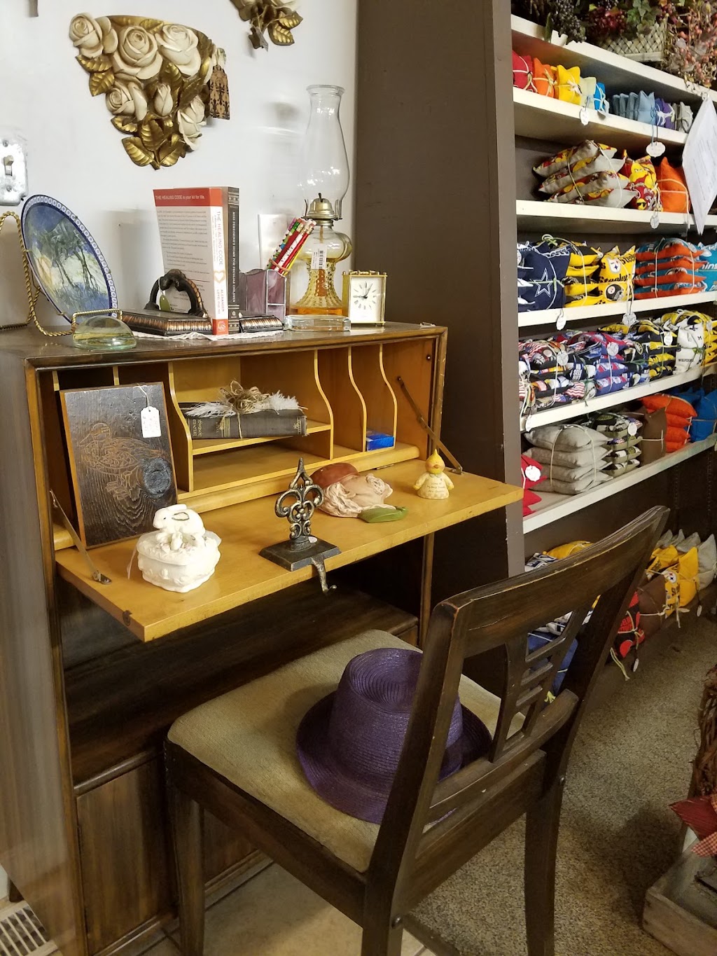 A Niche In Time | 114 E Maple St, Hartville, OH 44632, USA | Phone: (330) 877-2567