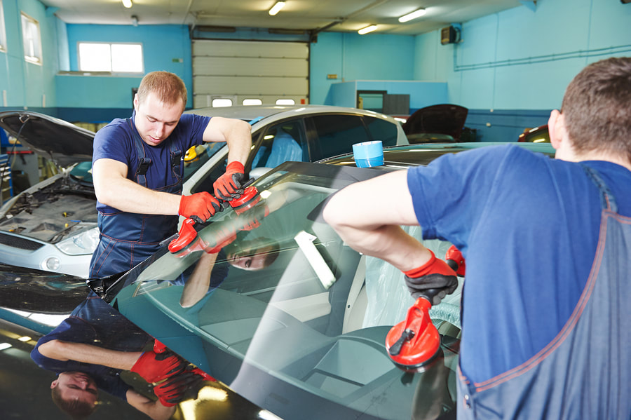 Corona Windshield Repair Pros | 1405 Kirkwood Dr, Corona, CA 92882, USA | Phone: (951) 463-4267