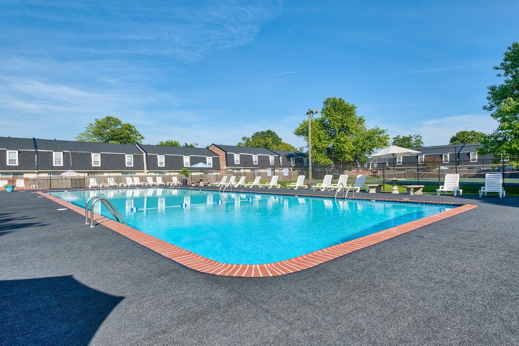 Old Bridge Apartments | 2835 Hilliard Rd Suite D, Richmond, VA 23228, USA | Phone: (804) 554-3757