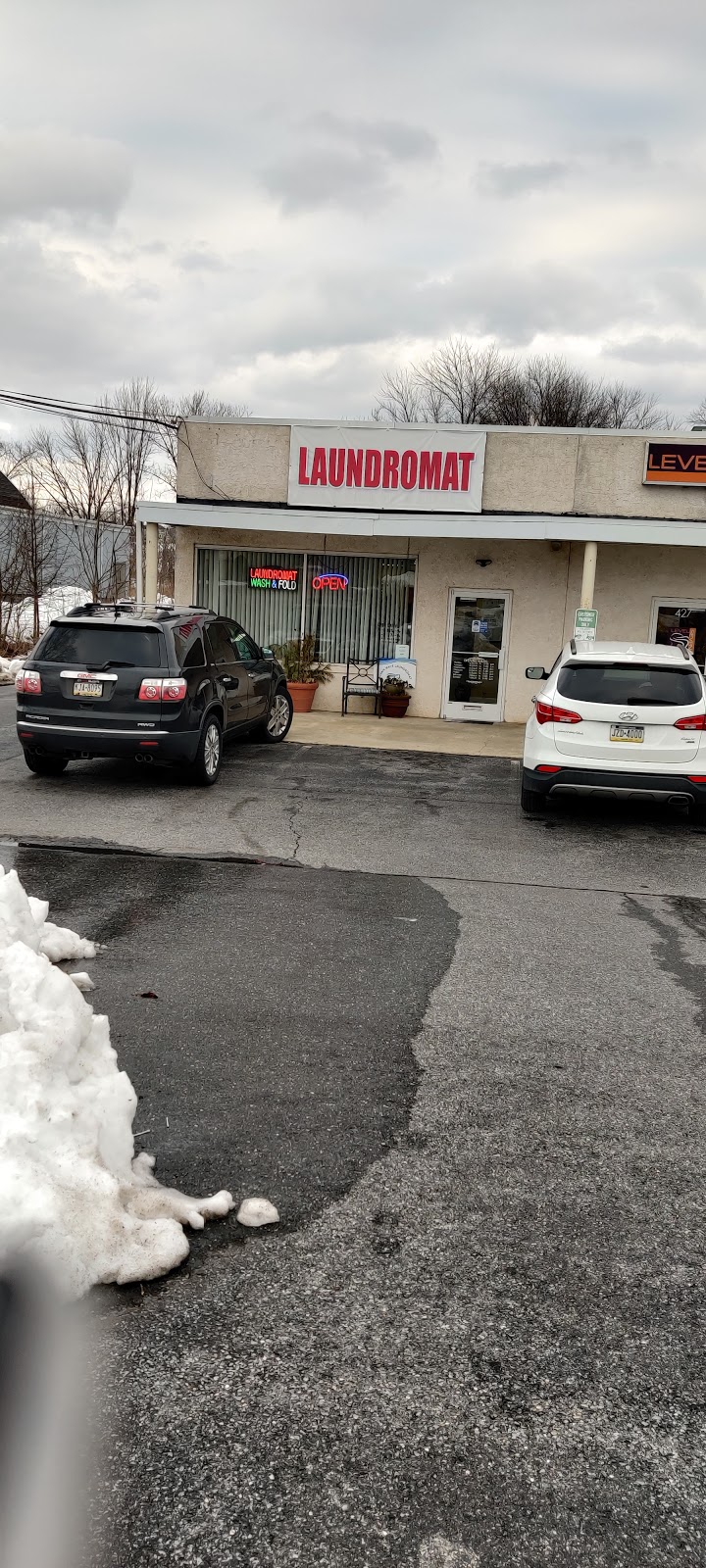 Clean Wave Laundromat | 429 Schuylkill Rd, Phoenixville, PA 19460, USA | Phone: (484) 924-9391