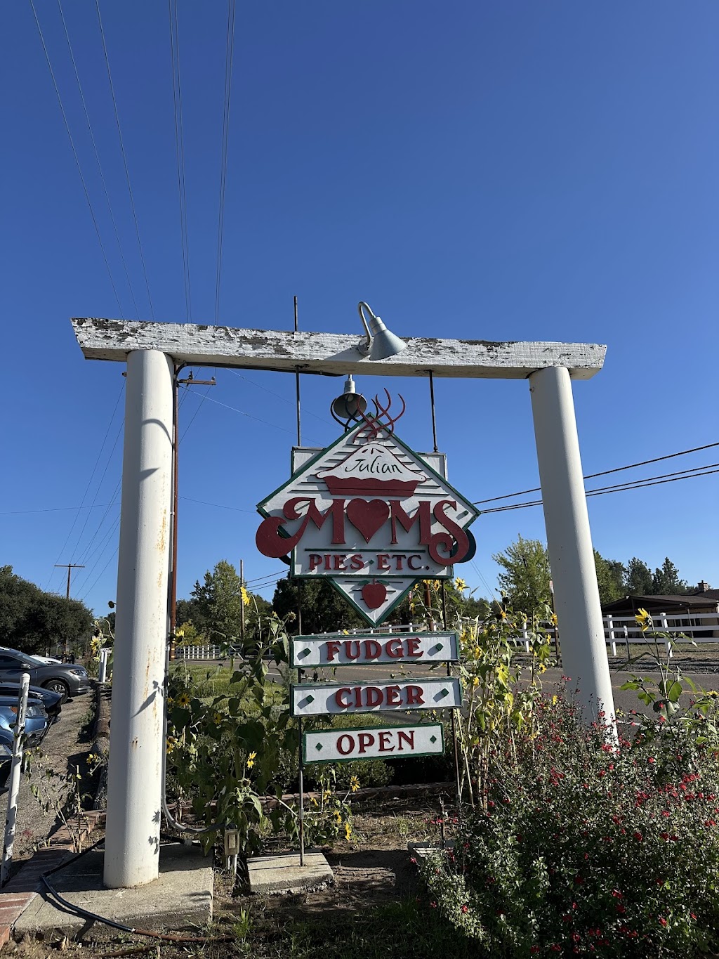 Moms Pie House - Wynola | 4510 CA-78, Julian, CA 92036, USA | Phone: (760) 765-2264