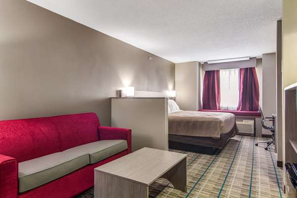 Quality Inn & Suites Grove City-Outlet Mall | 2049 Leesburg Grove City Rd, Mercer, PA 16137, USA | Phone: (724) 748-9920