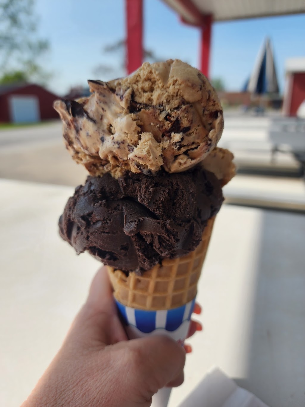 Hersheys Ice Cream n More Of Lagrange | 303 E Main St, Lagrange, OH 44050, USA | Phone: (440) 355-5500