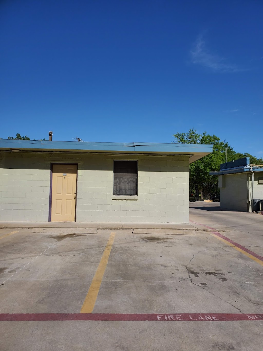 183 Motel | 2500 W Euless Blvd, Euless, TX 76040, USA | Phone: (817) 545-5111