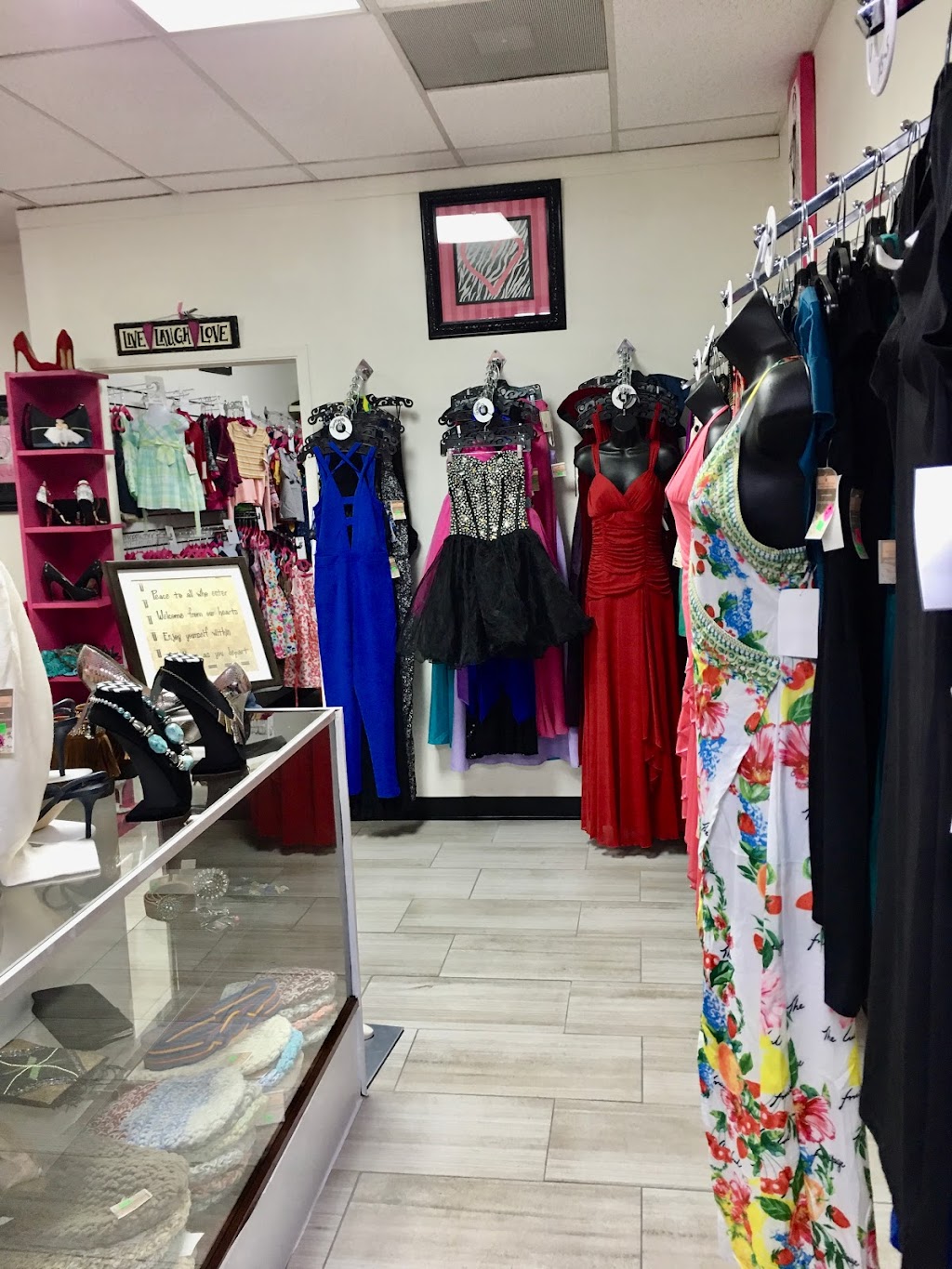 Auragnel Boutique | 12421 Scarsdale Blvd ste a, Houston, TX 77089, USA | Phone: (832) 617-8970