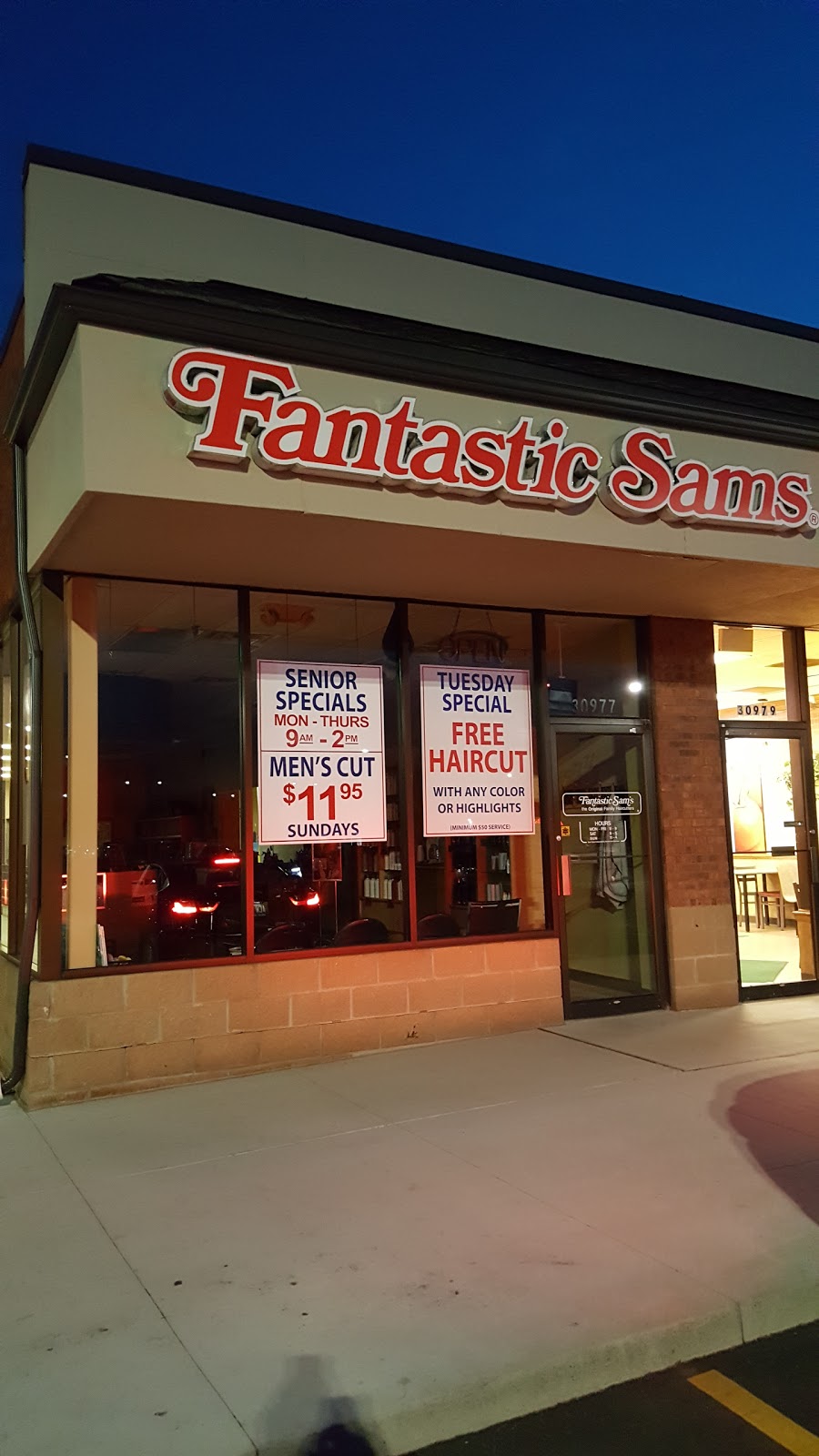 Fantastic Sams Cut & Color | 30977 Five Mile Rd, Livonia, MI 48154 | Phone: (734) 425-0660