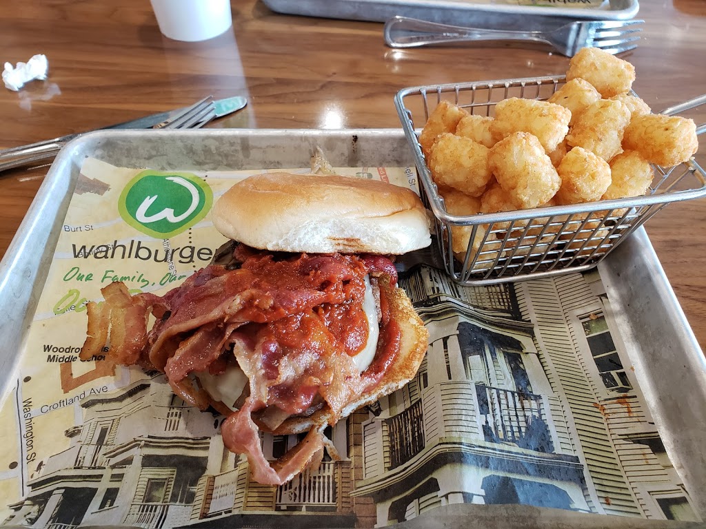 Wahlburgers @ HyVee | 7280 E Point Douglas Rd S, Cottage Grove, MN 55016, USA | Phone: (651) 458-7012