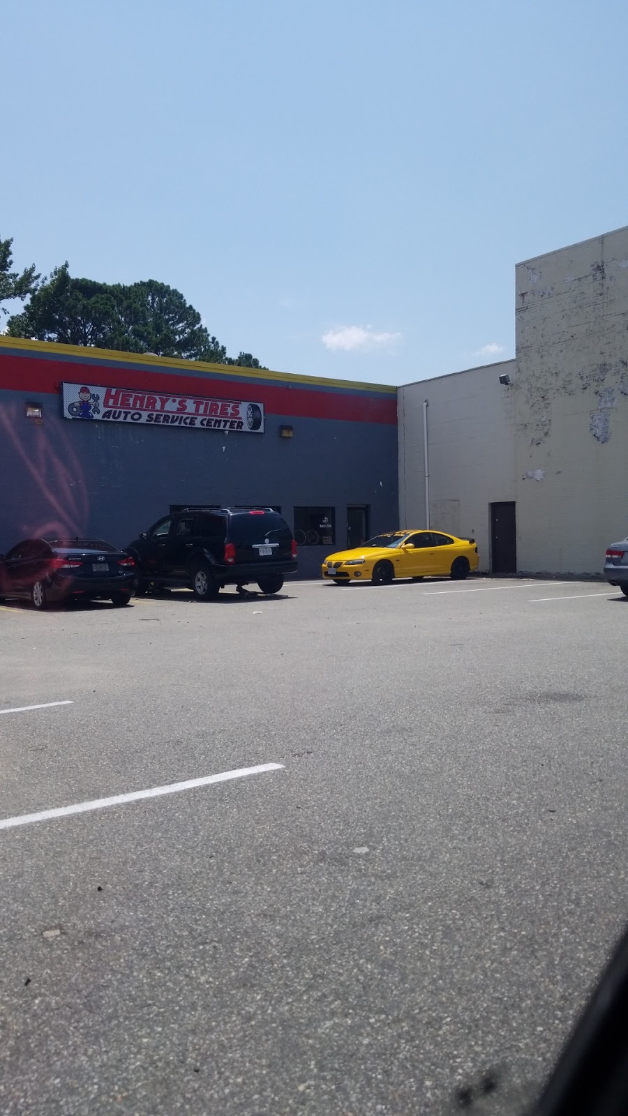 Henrys Tires | 4009 W Mercury Blvd, Hampton, VA 23666, USA | Phone: (757) 224-8315