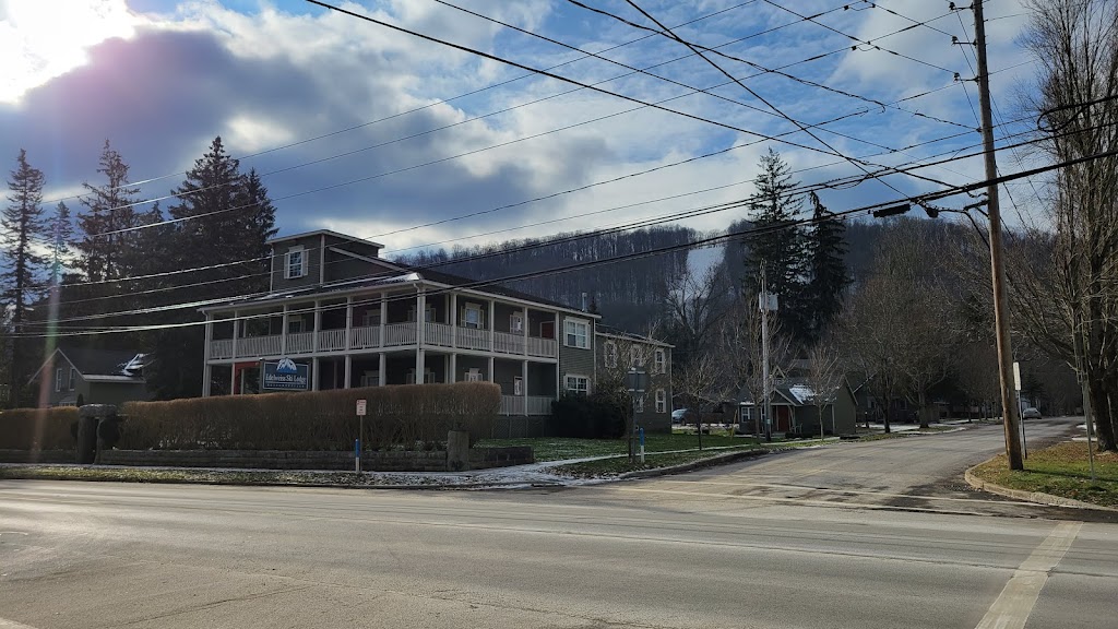 Edelweiss Lodge | 29 Jefferson St, Ellicottville, NY 14731, USA | Phone: (716) 699-2734