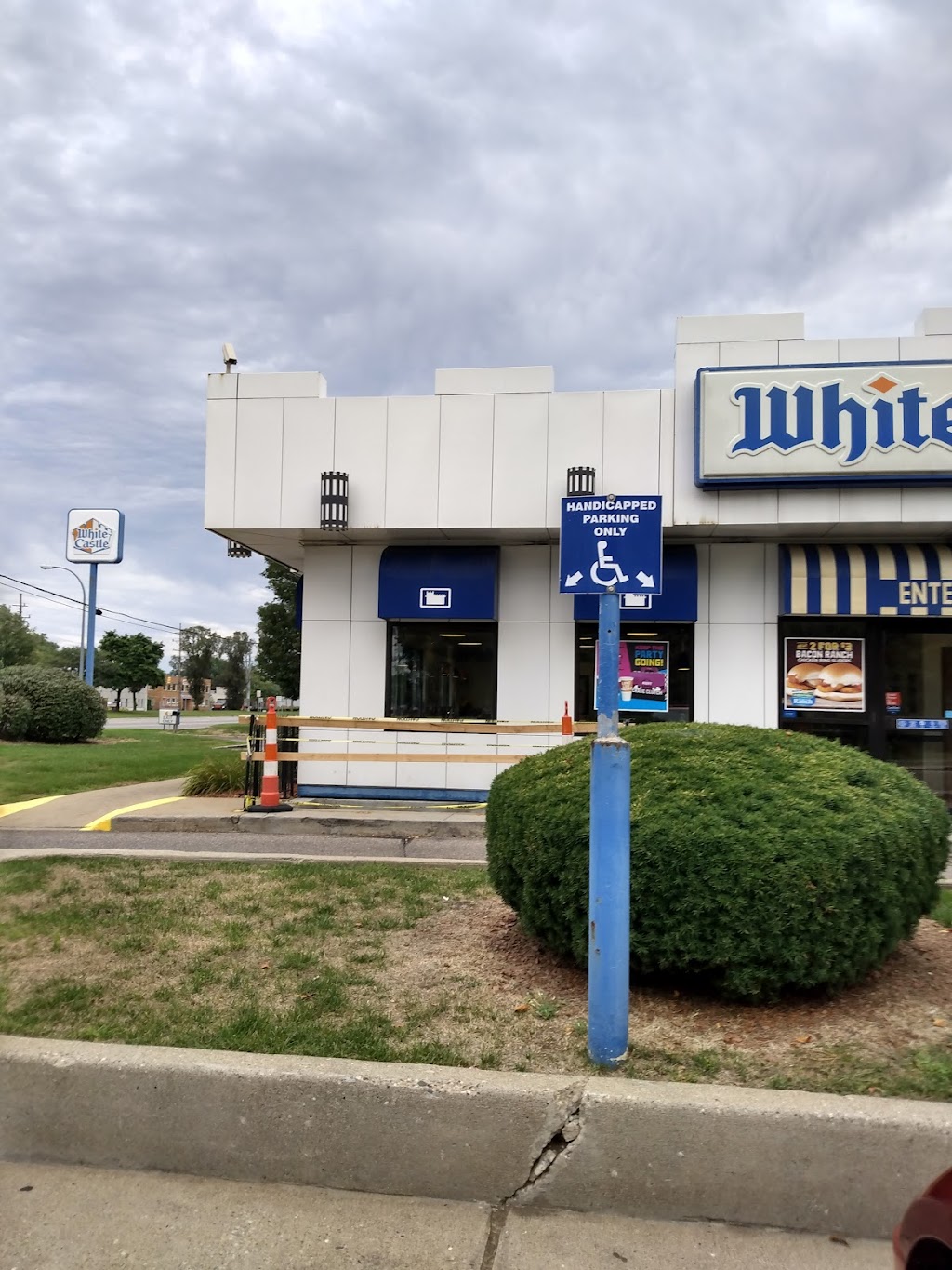 White Castle | 23000 Telegraph Rd, Southfield, MI 48033, USA | Phone: (248) 352-0842