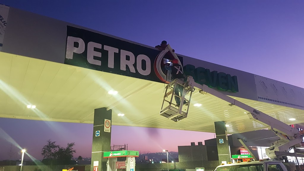 Petro Seven | P.º del Río 6616, Río Tijuana 3a. Etapa, Rio Tijuana 3ra Etapa, 22226 Tijuana, B.C., Mexico | Phone: 81 8158 0711