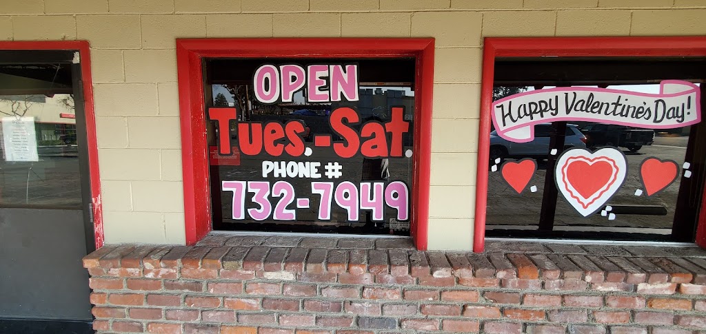 Howie & Sons Pizza Parlor | 2430 S Mooney Blvd, Visalia, CA 93277, USA | Phone: (559) 732-7949