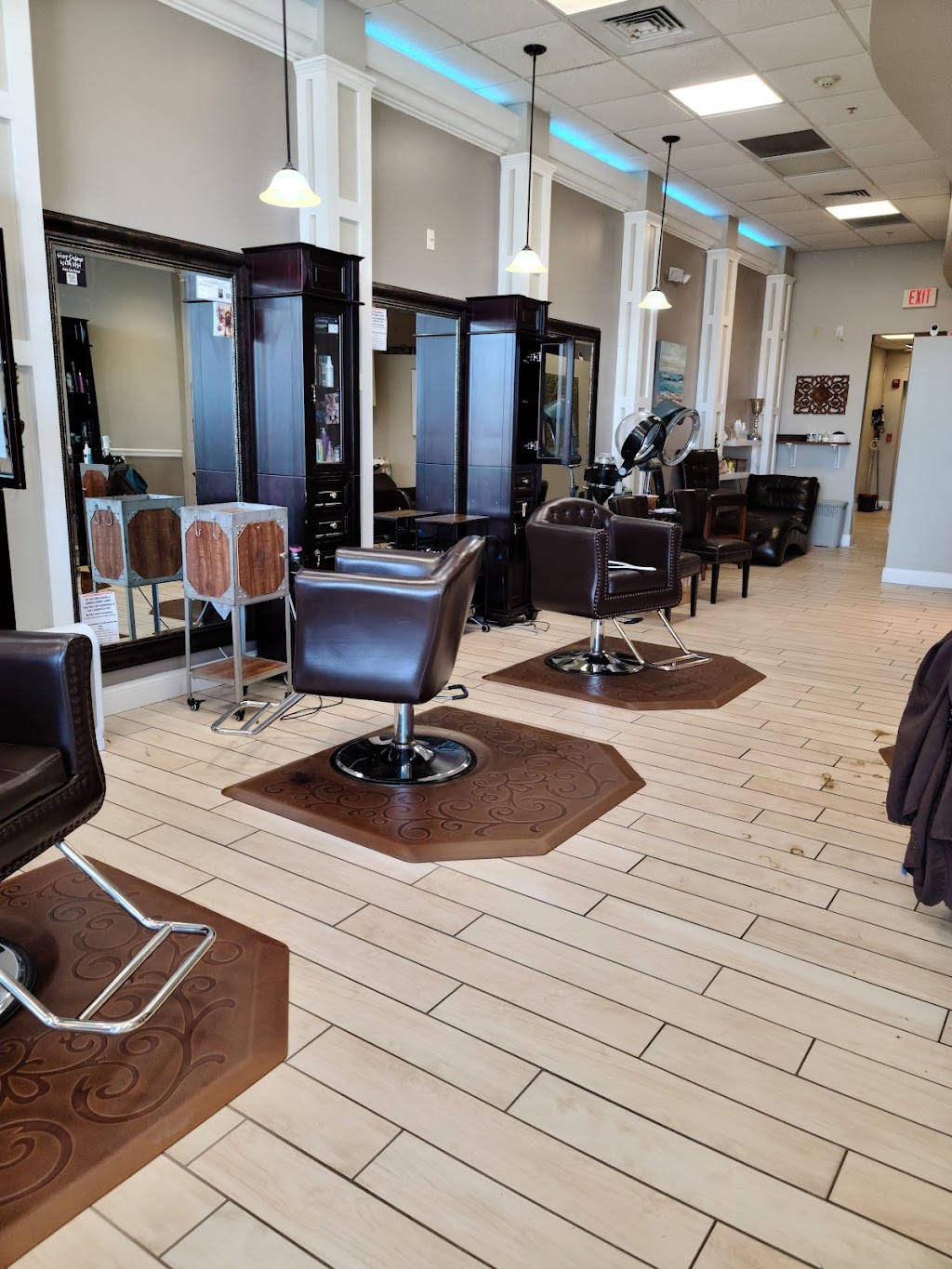 Blown Away Hair Lounge | 1255 Wendy Ct, Spring Hill, FL 34607, USA | Phone: (352) 701-0629