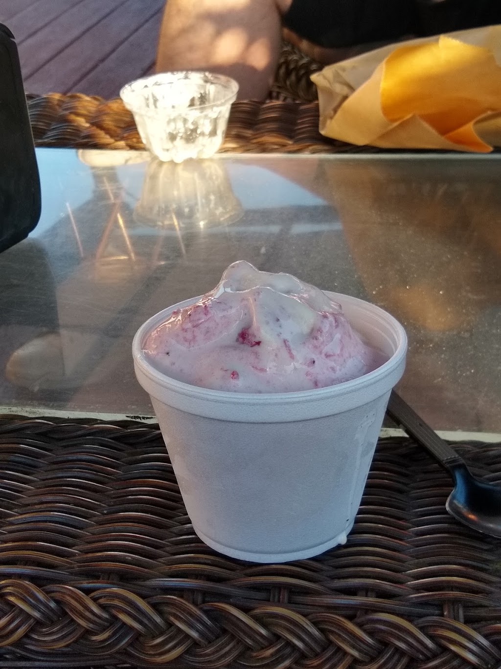 Sweetberries Frozen Custard & Eatery | 4500 Manatee Ave W, Bradenton, FL 34209, USA | Phone: (941) 750-6771