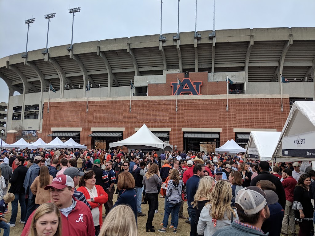 James E. Martin Aquatics Center | 664 Biggio Dr, Auburn, AL 36849, USA | Phone: (334) 844-4142