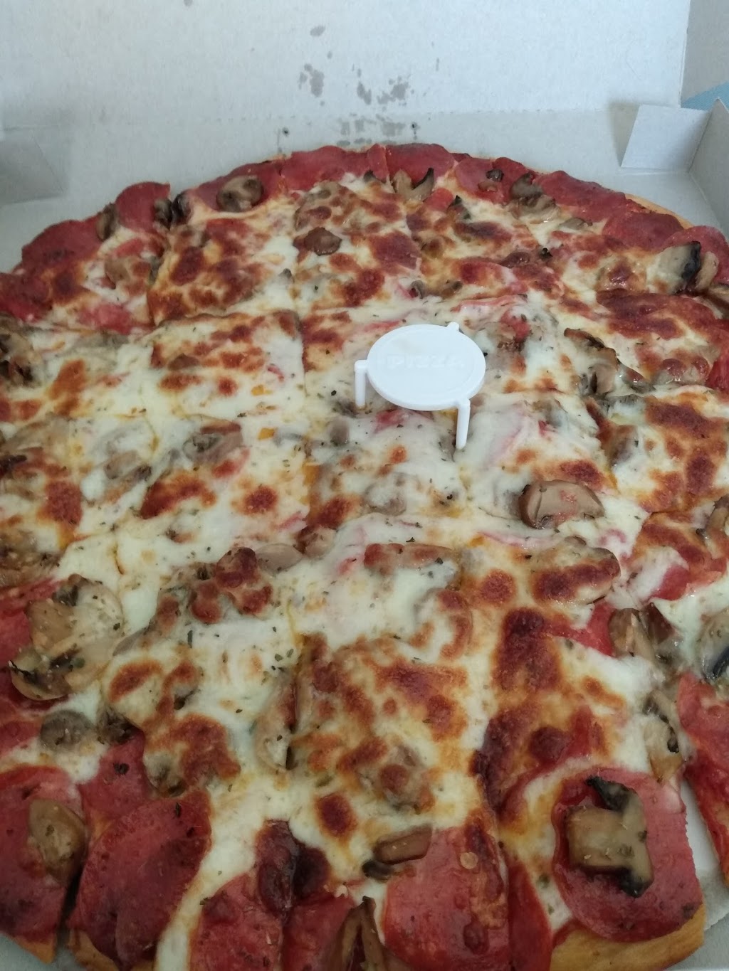 Dantes Pizza | 3586 Indianola Ave, Columbus, OH 43214 | Phone: (614) 268-5090