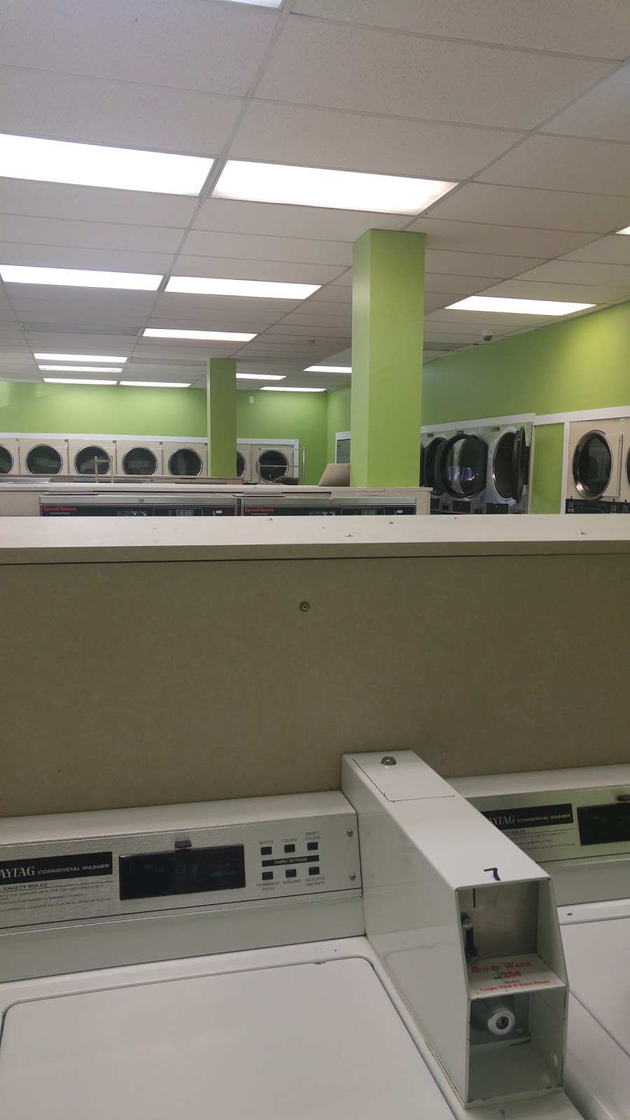 oakdale laundry | 1981 Geneva Ave N, Oakdale, MN 55128, USA | Phone: (651) 702-6937