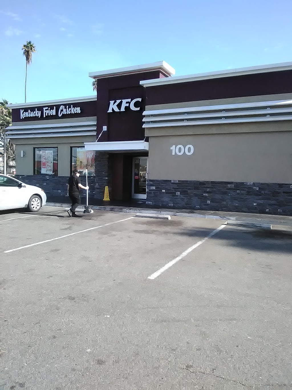 KFC | 100 S Magnolia Ave, Anaheim, CA 92804, USA | Phone: (714) 527-1827