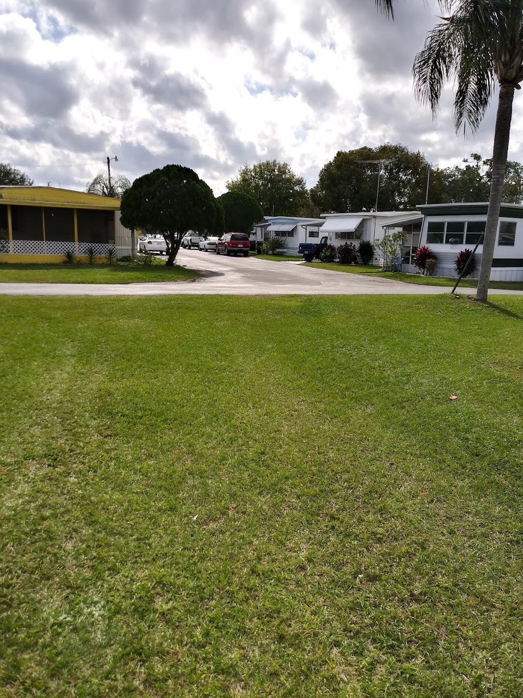 Minerva Mobile Home Park | 2800 U.S. Highway 17-92 North W, Haines City, FL 33844, USA | Phone: (863) 204-8198