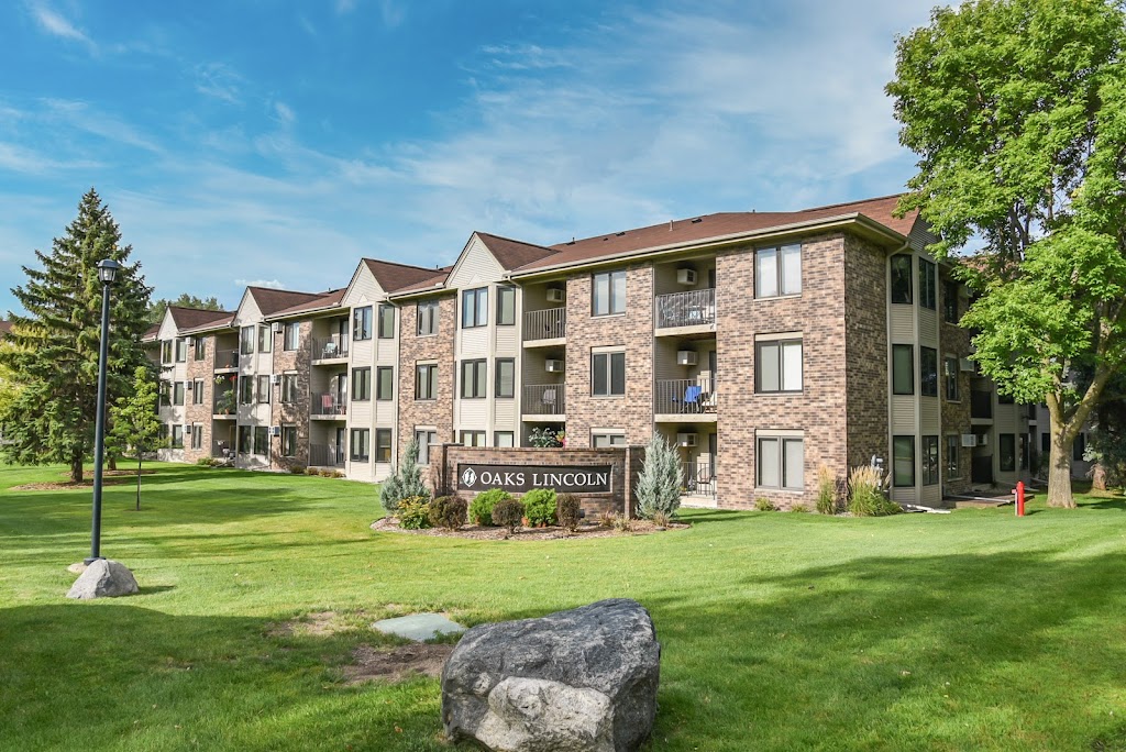 Oaks Lincoln Apartments & Townhomes | 5200 Lincoln Dr, Edina, MN 55436 | Phone: (612) 200-1228