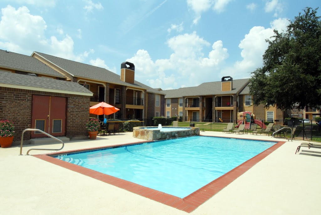 Hunt Club Apartments | 1001 Fuller Wiser Rd, Euless, TX 76039, USA | Phone: (469) 464-5652