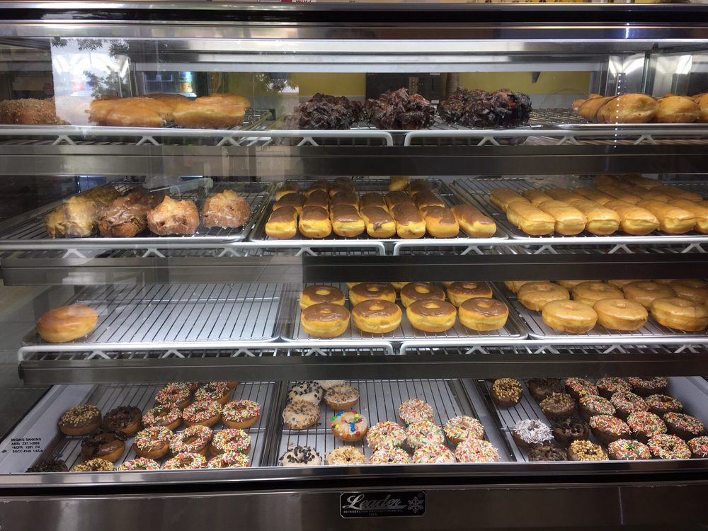 Donuts Break | 1555 Meadowview Rd Ste 100, Sacramento, CA 95832, USA | Phone: (916) 389-0657