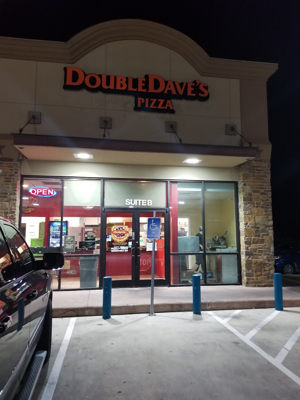 DoubleDaves Pizzaworks | 625 Chris Kelley Blvd Suite B, Hutto, TX 78634, USA | Phone: (512) 642-3959