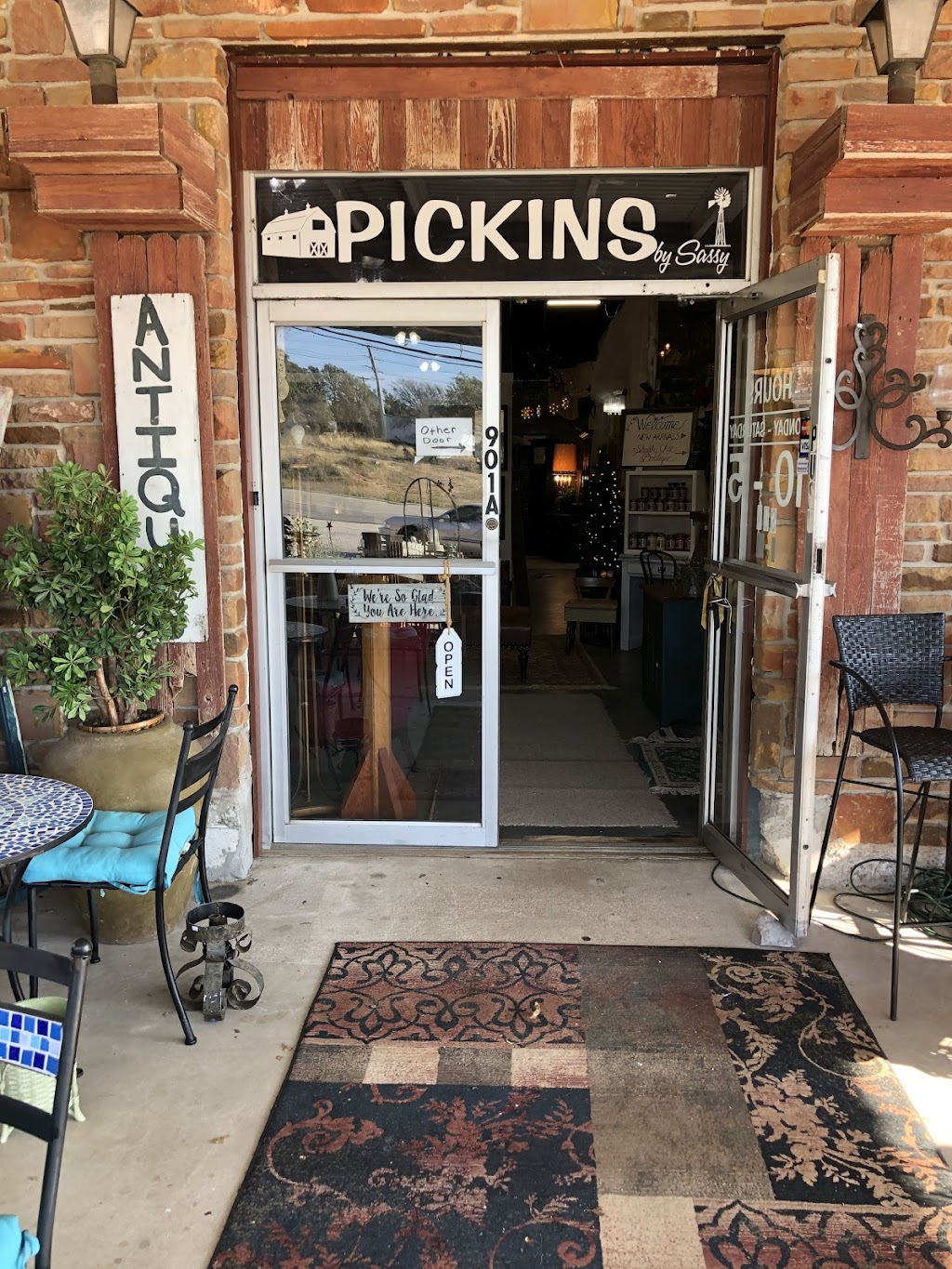 Pickins by Sassy | 901 S Water St, Burnet, TX 78611, USA | Phone: (512) 755-1509