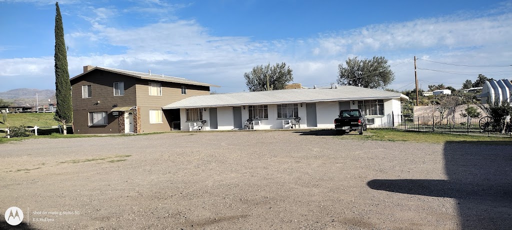 Mountain Breeze Motel | 34500 Old Black Canyon Hwy, Black Canyon City, AZ 85324, USA | Phone: (623) 374-5361